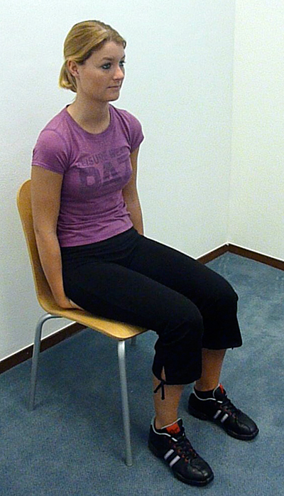 vrouw-oefening-5-op-uw-handen-zitten